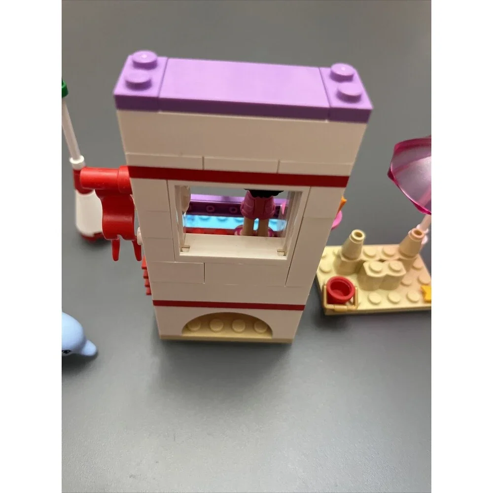 41028 Lego Friends - Emma's Lifeguard Post complete with instructions no box